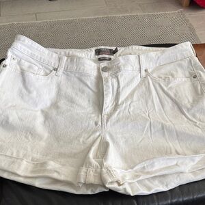 Torrid Women's White Denim stretch Shorts